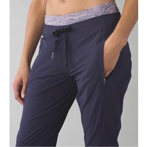 NWT LULULEMON ATHLETICA RUNDERFUL PANT BLK GRAPE 6